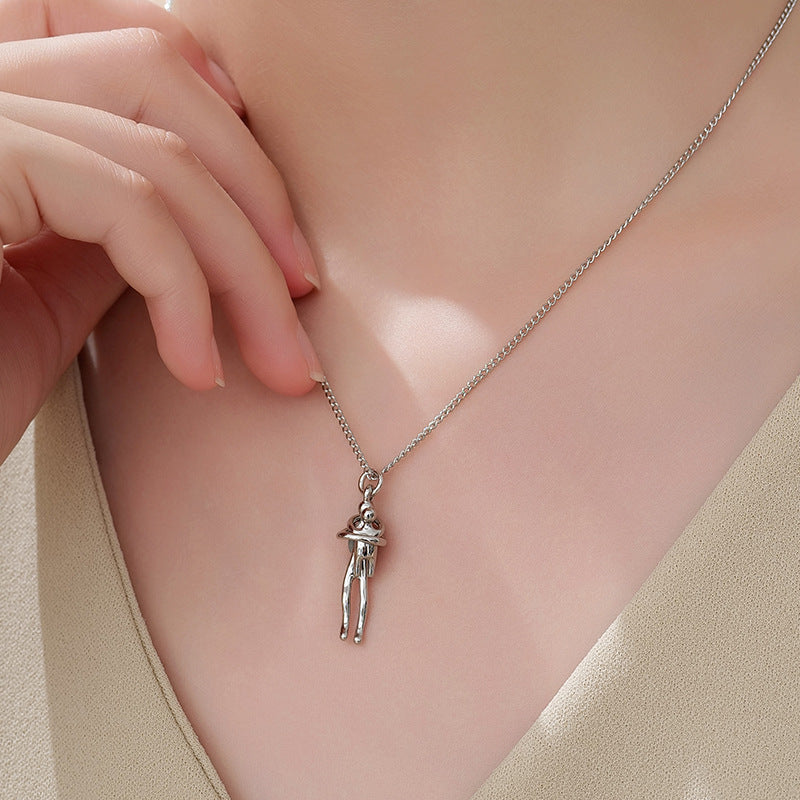 New Small Hugging Commemorative Gift Necklace